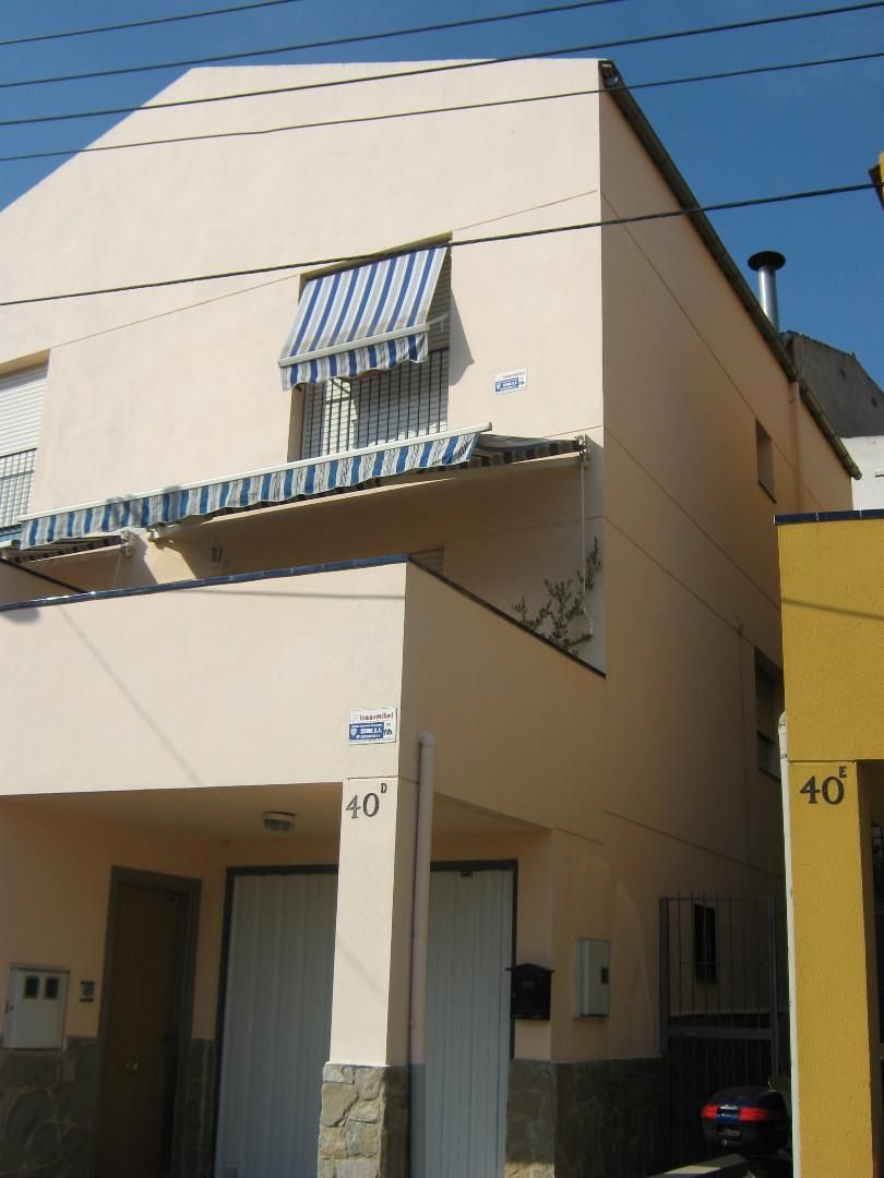 Exterior view of Single-family semi-detached for sale in  Barcelona Capital  with Air Conditioner, Heating and Parquet flooring