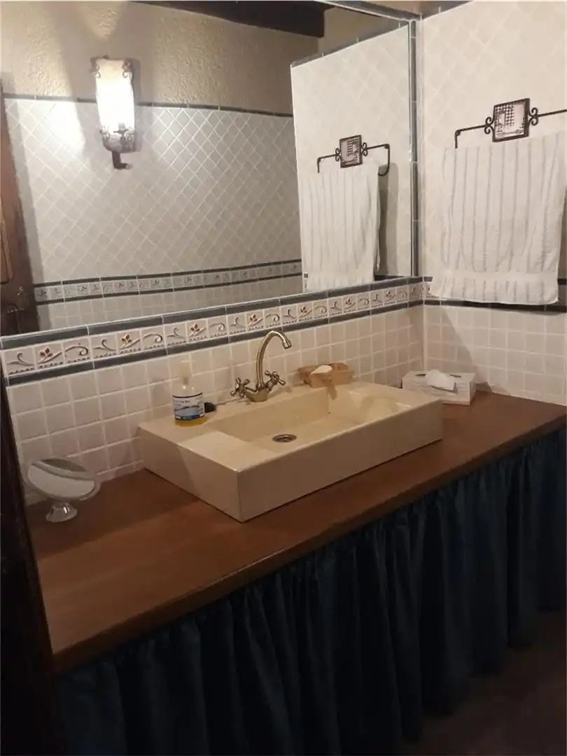 Casa adosada en venda a Calle Alba, Hinojosa de Duero Bany de Casa adosada en venda en Hinojosa de Duero amb Jardí privat i Rentadora