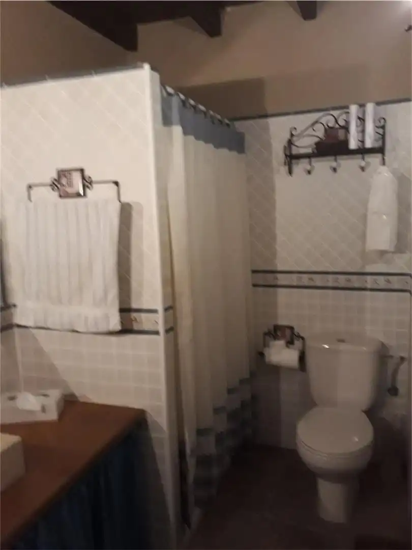 Casa adosada en venda a Calle Alba, Hinojosa de Duero Bany de Casa adosada en venda en Hinojosa de Duero amb Jardí privat i Rentadora