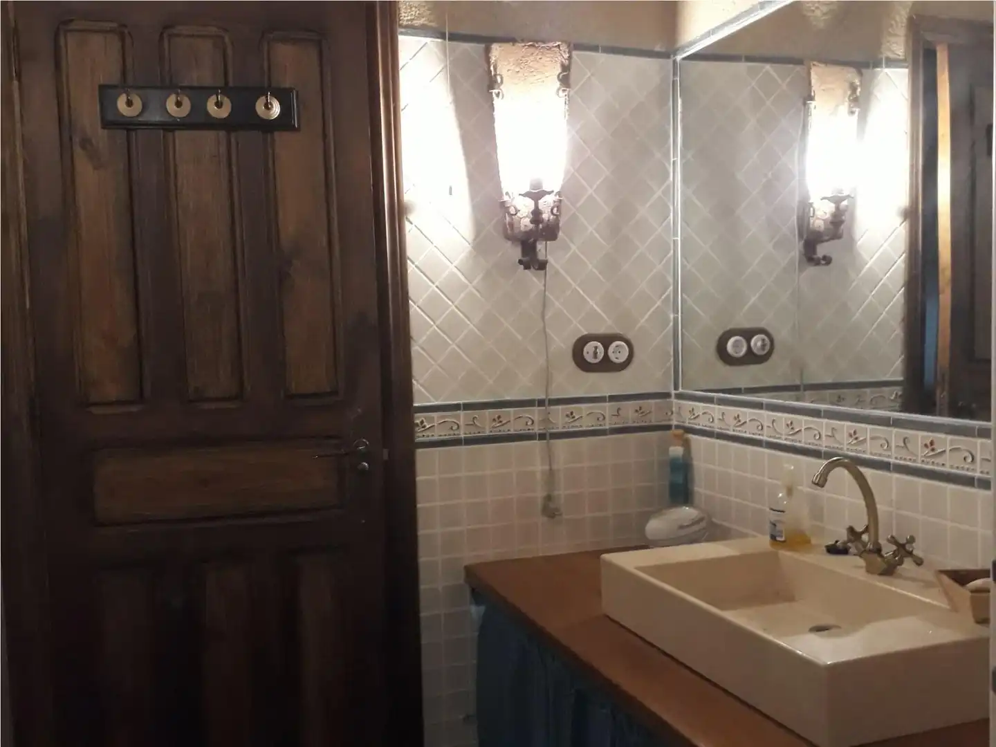 Casa adosada en venda a Calle Alba, Hinojosa de Duero Bany de Casa adosada en venda en Hinojosa de Duero amb Jardí privat i Rentadora