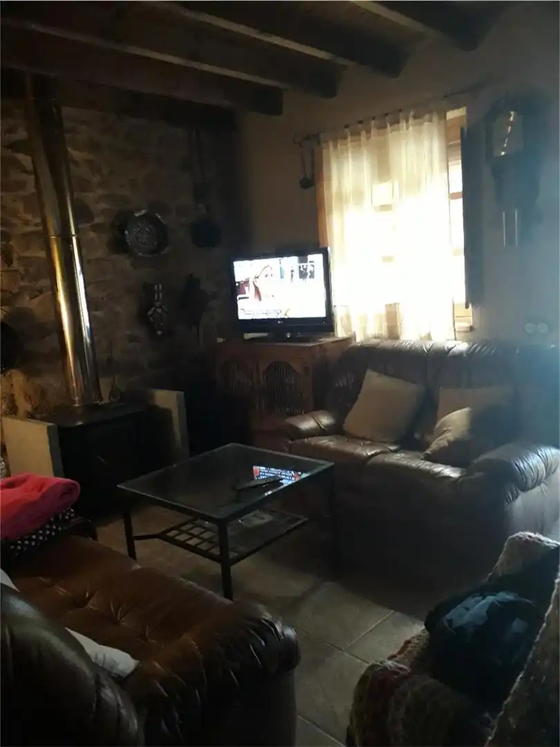 Casa adosada en venda a Calle Alba, Hinojosa de Duero Sala d'estar de Casa adosada en venda en Hinojosa de Duero amb Jardí privat i Rentadora