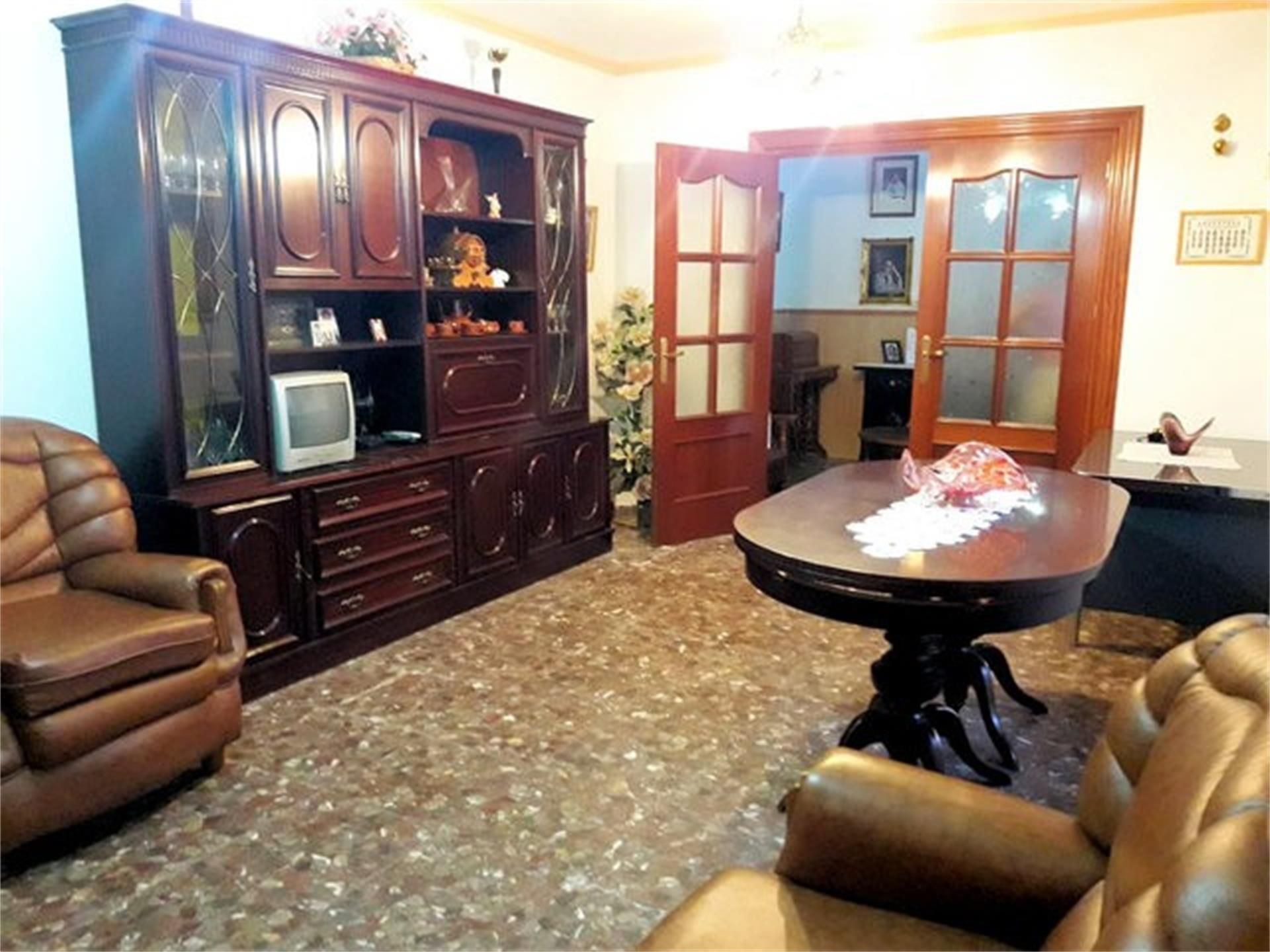 Sala d'estar de Casa adosada en venda en Fonelas amb Aire condicionat, Moblat i Forn