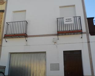 Vista exterior de Casa adosada en venda en El Coronil amb Aire condicionat, Terrassa i Traster