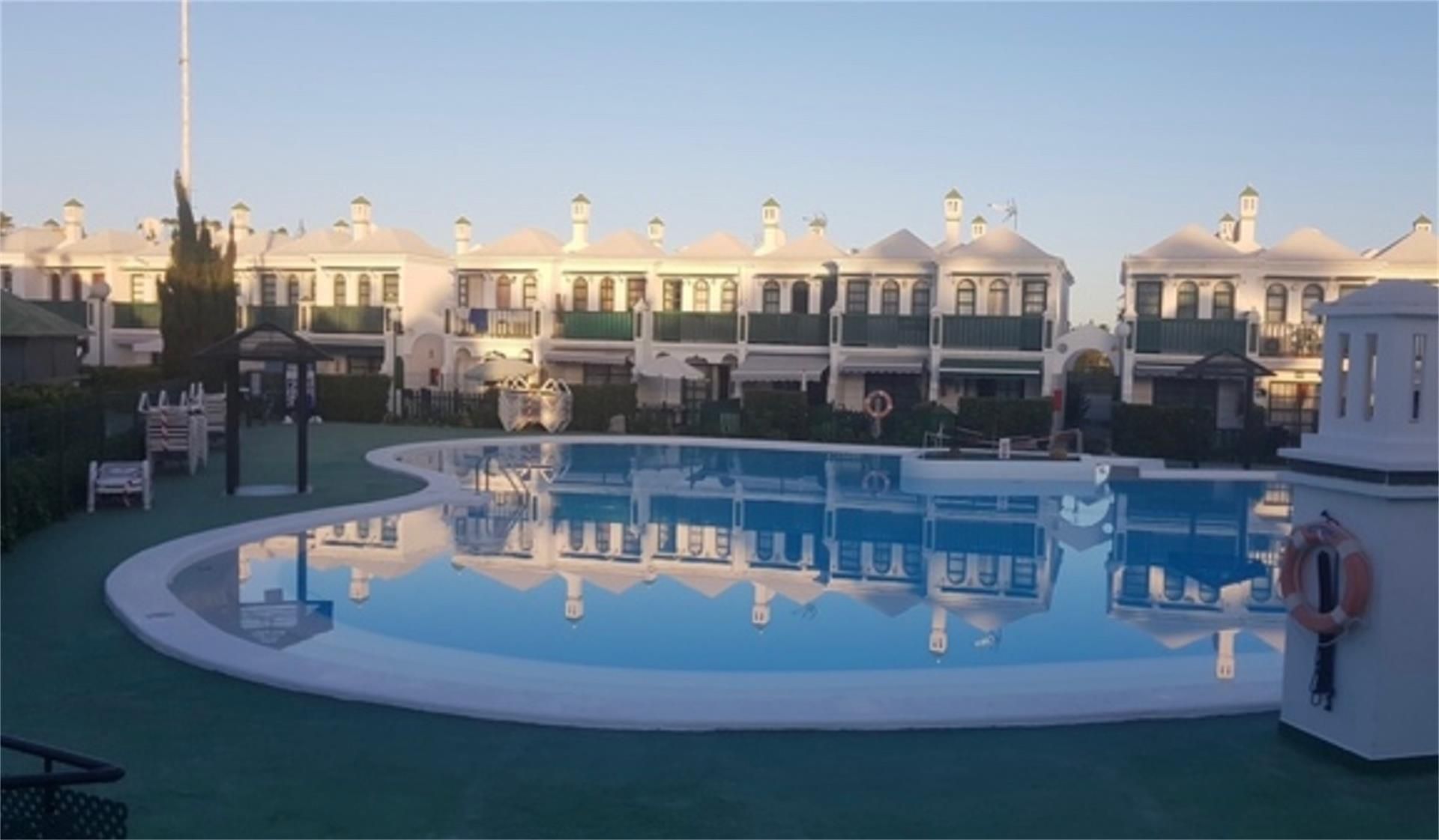 Swimming pool of Flat for sale in San Bartolomé de Tirajana  with Air Conditioner, Private garden and Parquet flooring