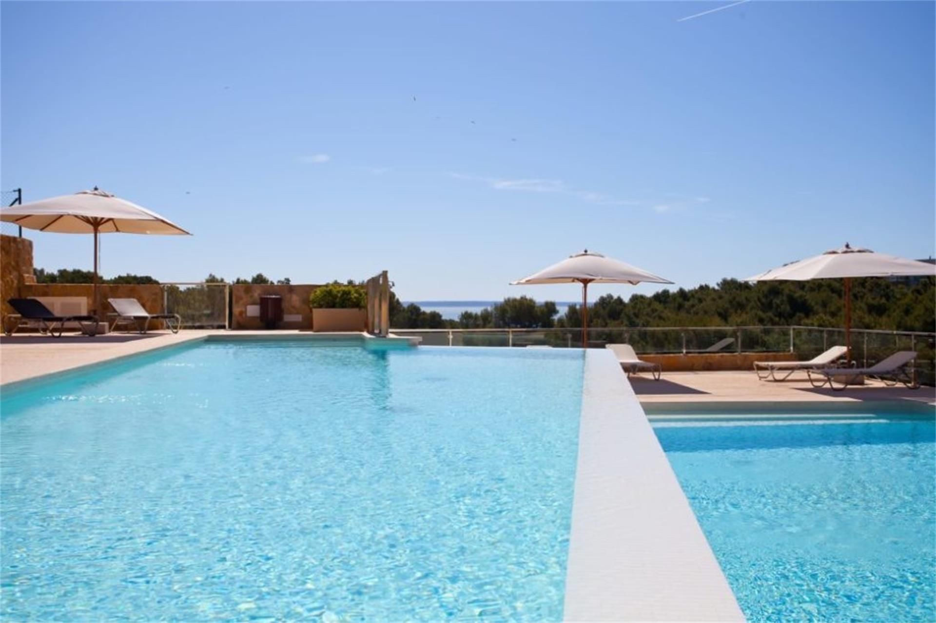 Piscina de Planta baixa en venda en Calvià amb Aire condicionat, Calefacció i Jardí privat