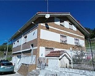 Vista exterior de Casa adosada en venda en Bimenes amb Calefacció, Jardí privat i Terrassa