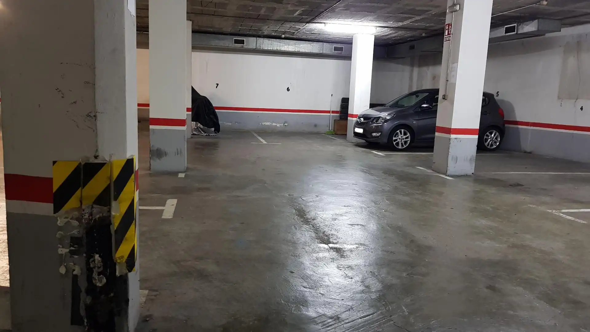 Garage zur Miete in Carrer del Mariscal Cabanes, 32, Artigues Parkplatz von Garage zur Miete in Badalona