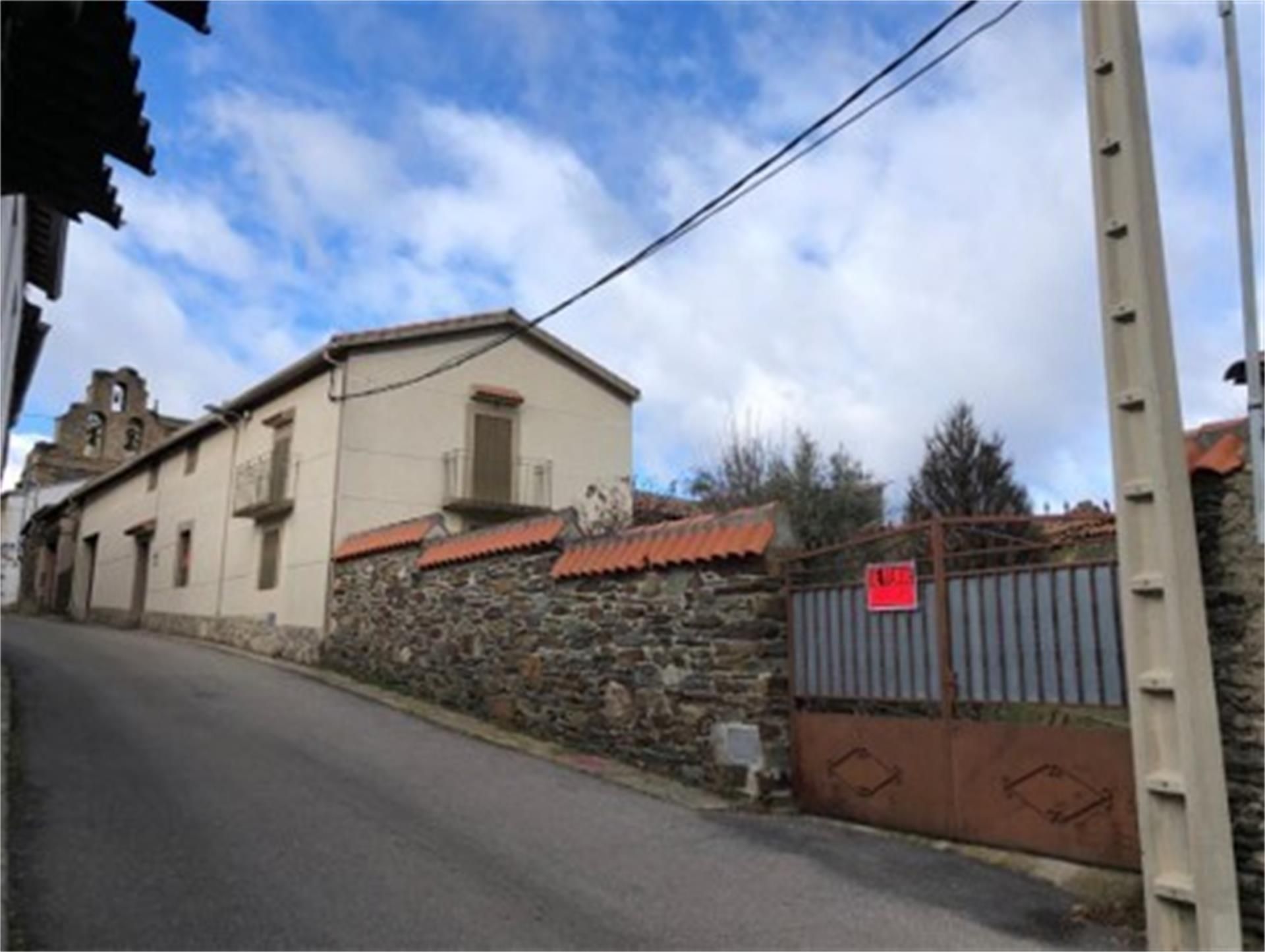 Exterior view of House or chalet for sale in Robleda