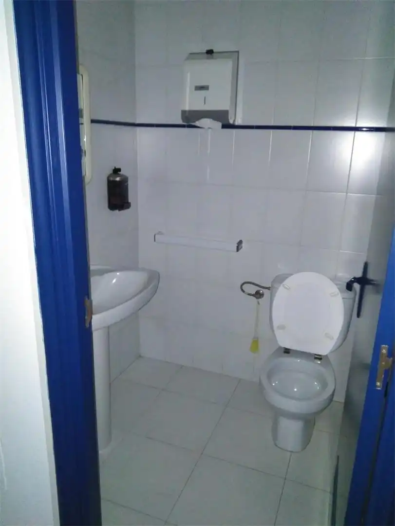 Bany de Oficina de lloguer en Burela
