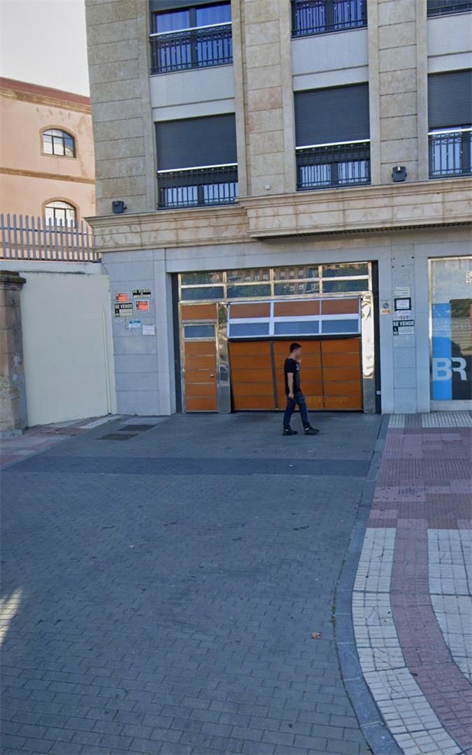 Exterior view of Garage for sale in Salamanca Capital