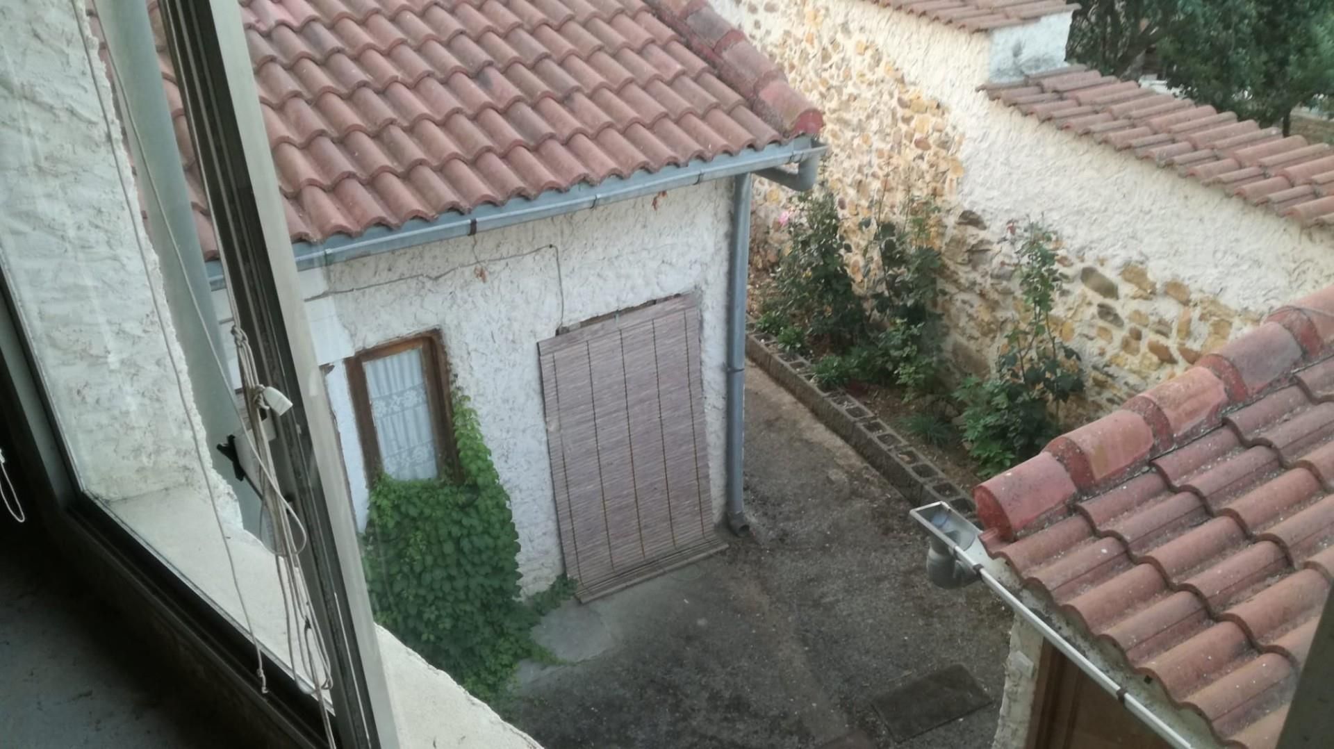 Vista exterior de Casa o xalet en venda en Castrocalbón amb Jardí privat i Moblat