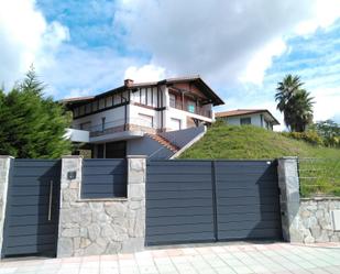 Vista exterior de Casa o xalet en venda en Berriz amb Terrassa i Balcó