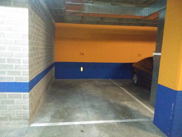 Garaje en Venta en Calle Ismael Hipólito Lor Vicente en Miralbueno