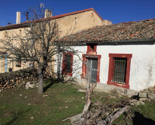 Vista exterior de Finca rústica en venda en Torreiglesias amb Jardí privat