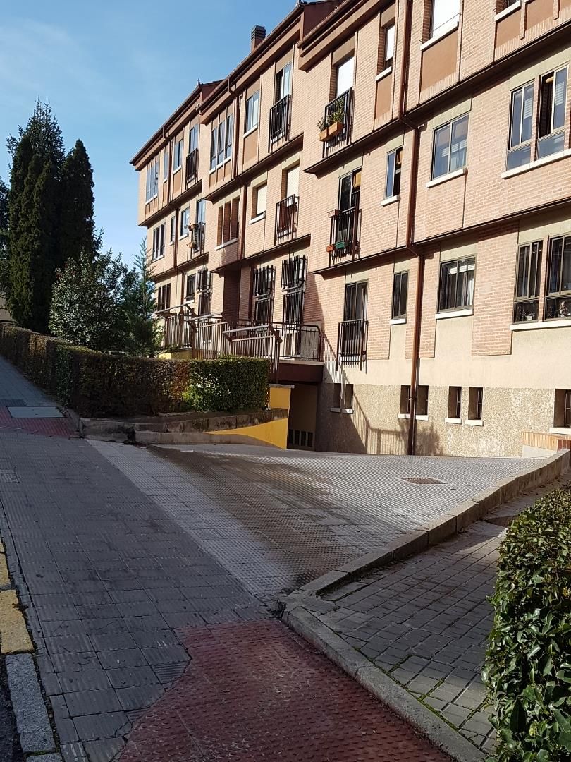 Exterior view of Garage for sale in Segovia Capital