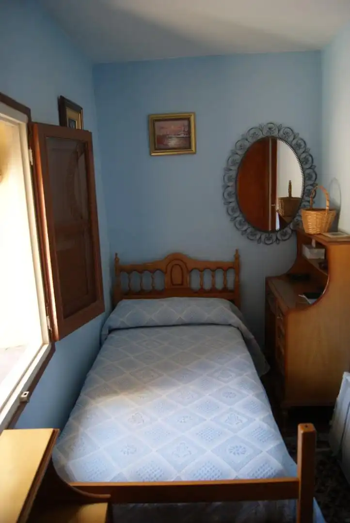 Schlafzimmer von Wohnung zum Verkauf in Biel mit Klimaanlage, Heizung und Privatgarten