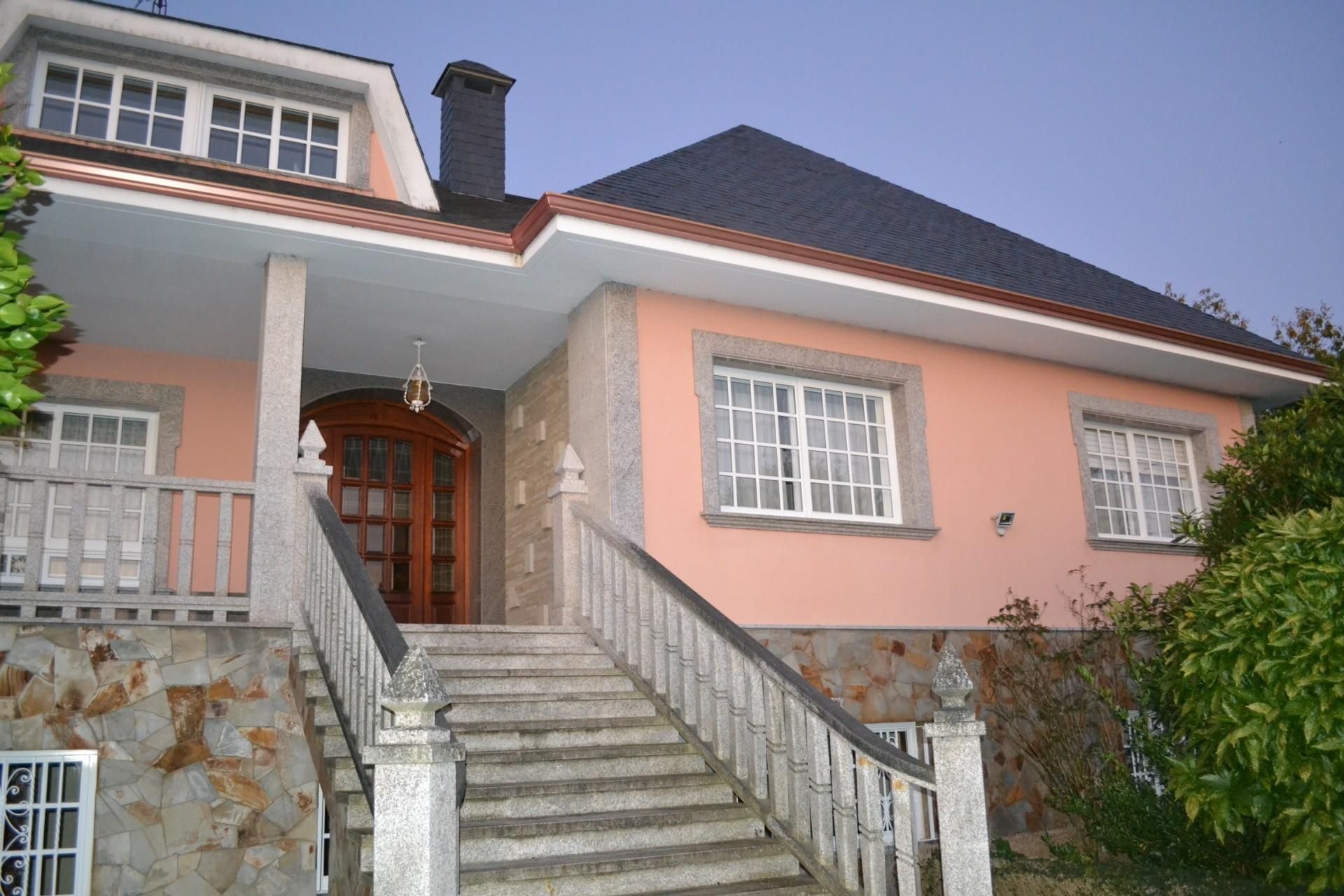 Exterior view of House or chalet for sale in Oleiros
