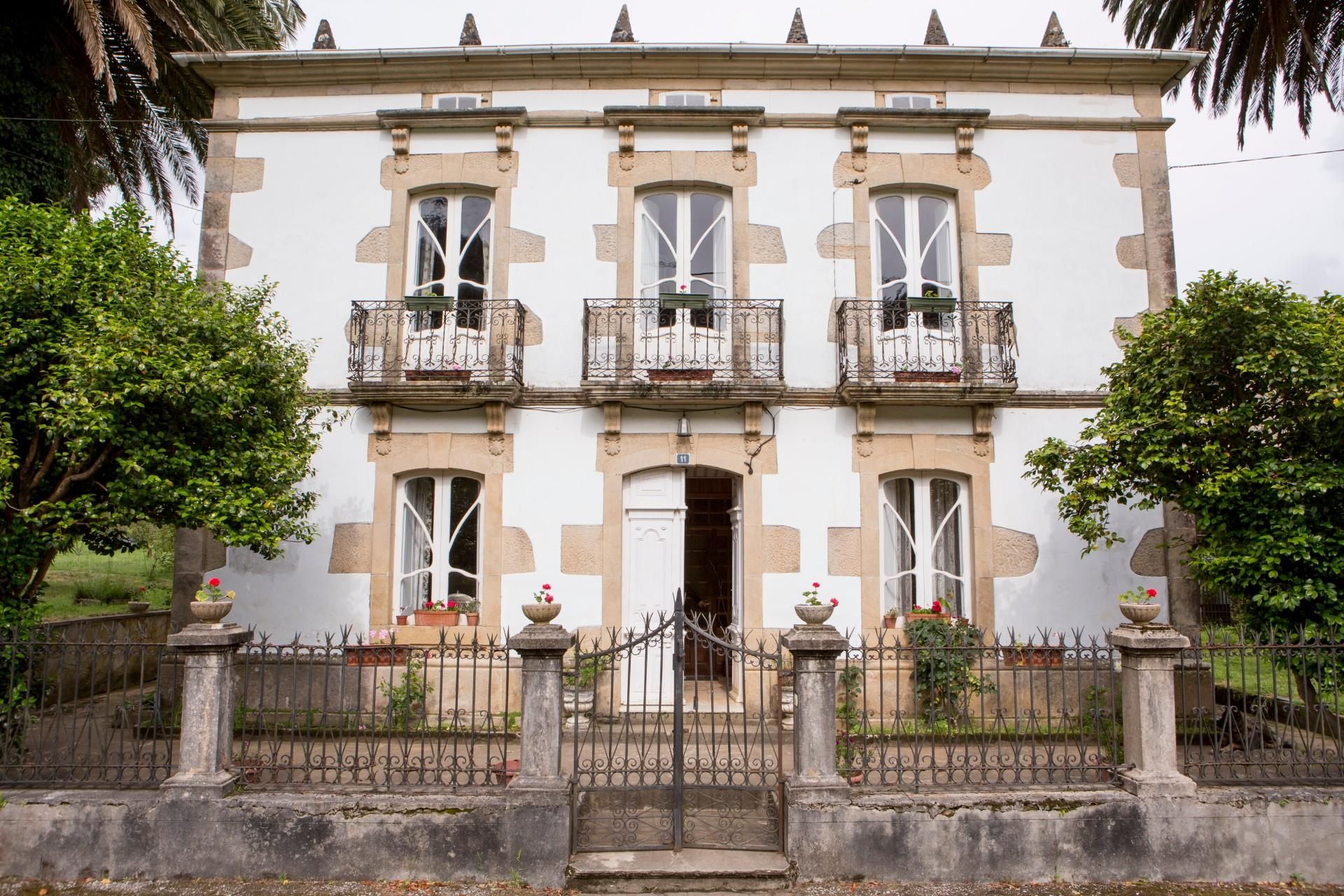 Exterior view of House or chalet for sale in Viveiro  with Balcony