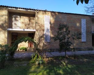 Vista exterior de Casa adosada en venda en Baeza amb Terrassa i Balcó