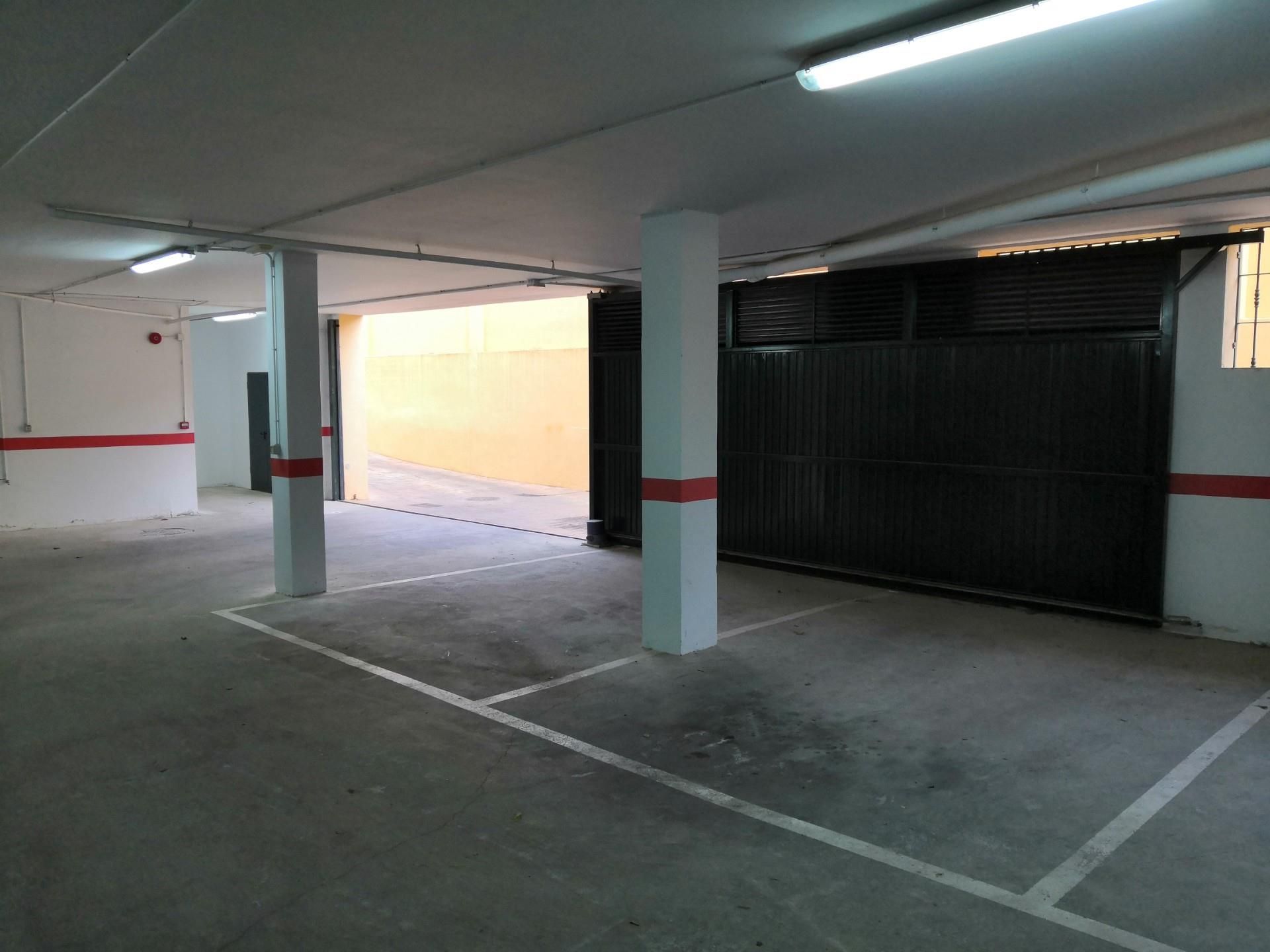 Garaje de alquiler en Avenida Malagueñas, 1a, Jardines de Alhaurín - Huerta Alta - Fuensanguínea (Alhaurín de la Torre, Málaga)