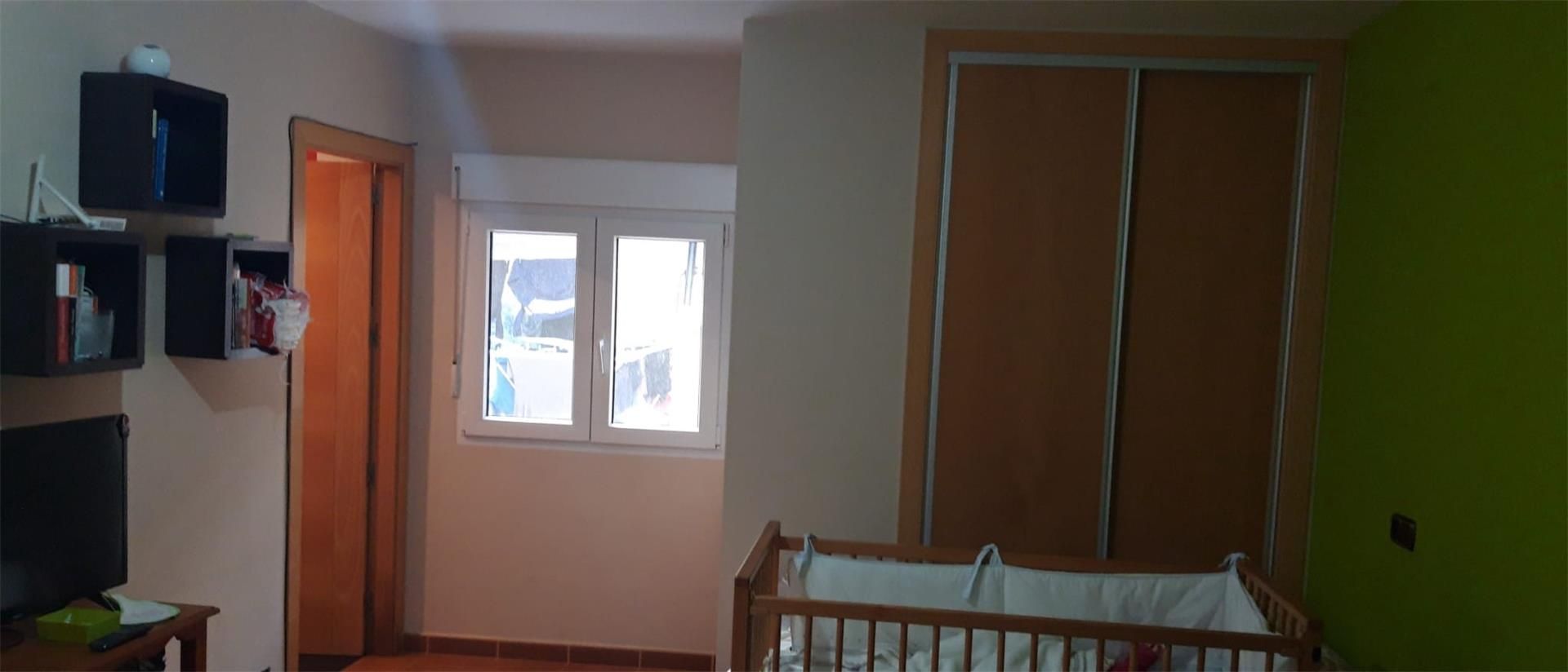 Dormitori de Casa adosada en venda en Peñas de San Pedro amb Aire condicionat, Terrassa i Balcó