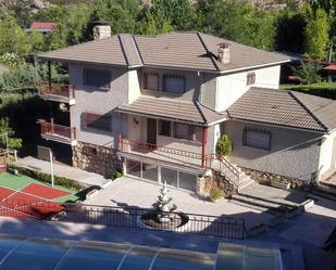 Vista exterior de Casa o xalet de lloguer en Manzanares El Real amb Piscina