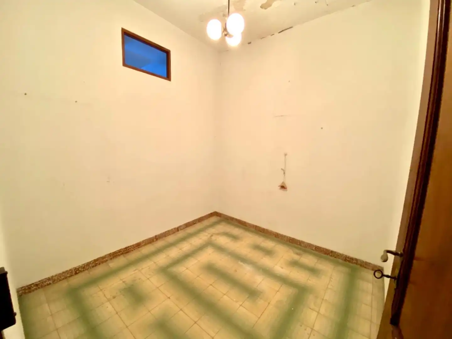 Einfamilien-Reihenhaus zum Verkauf in Calle Joan Baptista Llorens, Madrigal Einfamilien-Reihenhaus zum Verkauf in Vila-real mit Terrasse und Balkon