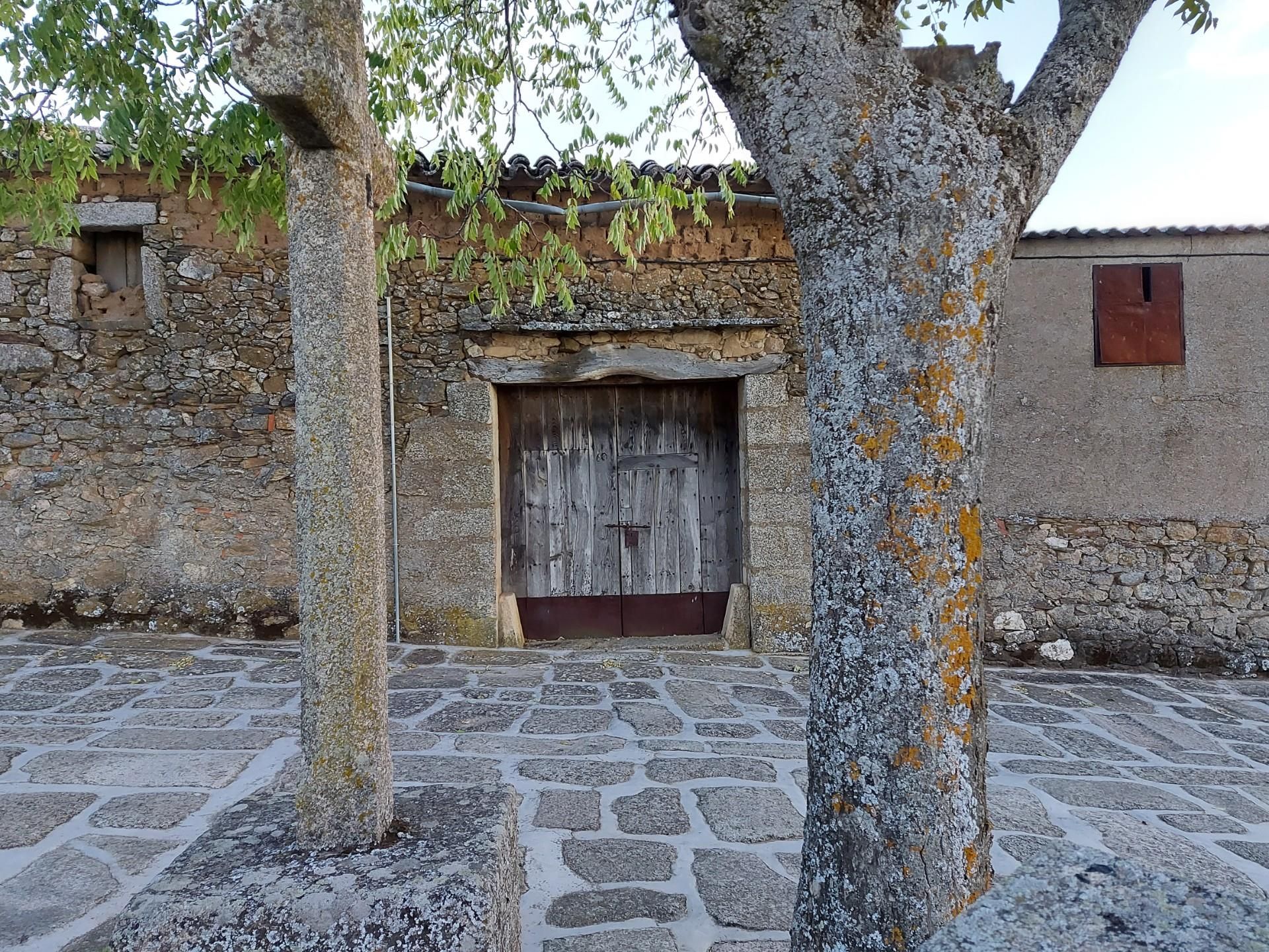 Country house for sale in Valdeverdeja