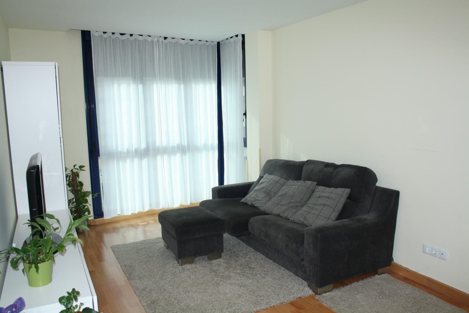 Sala d'estar de Pis en venda en El Astillero   amb Calefacció, Parquet i Traster