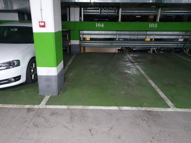 Garaje en Venta en Plaça Maragall en La Mallola