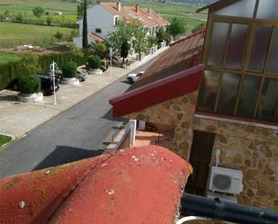 Vista exterior de Casa adosada en venda en Brazatortas amb Aire condicionat i Piscina