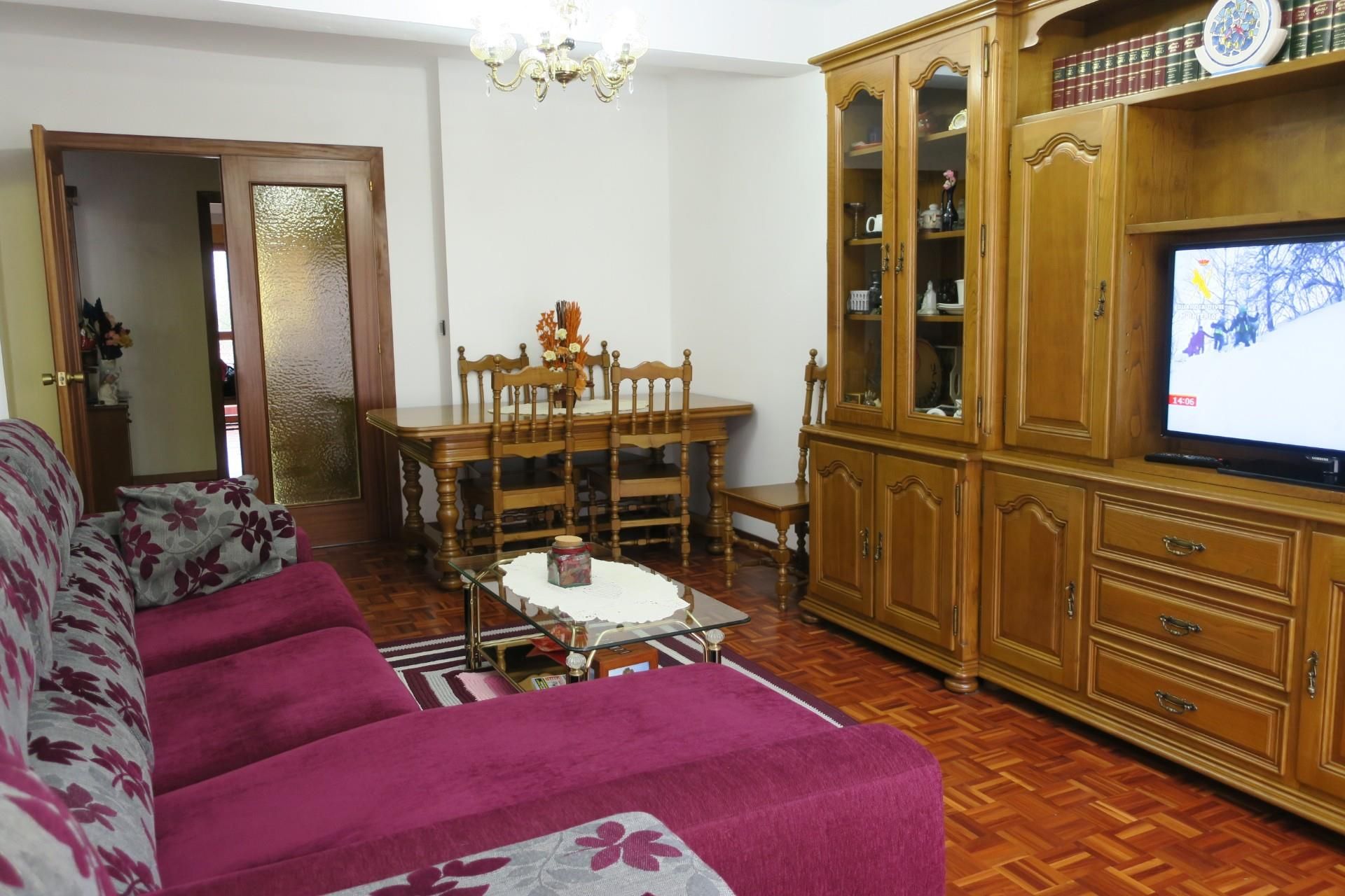 Sala d'estar de Pis en venda en Cangas del Narcea amb Terrassa i Balcó