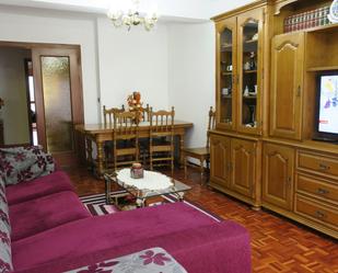 Sala d'estar de Pis en venda en Cangas del Narcea amb Calefacció, Parquet i Terrassa