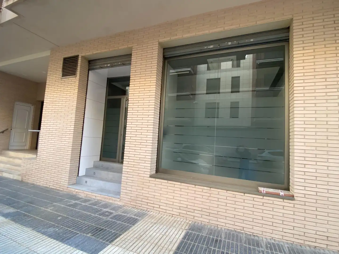 Local en venda a Carrer Riu Llobregat, 28, Els Esquirols Vista exterior de Local en venda en Cambrils amb Aire condicionat i Calefacció