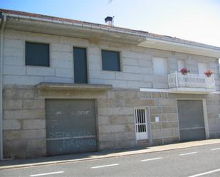 Vista exterior de Casa adosada en venda en Cualedro amb Balcó