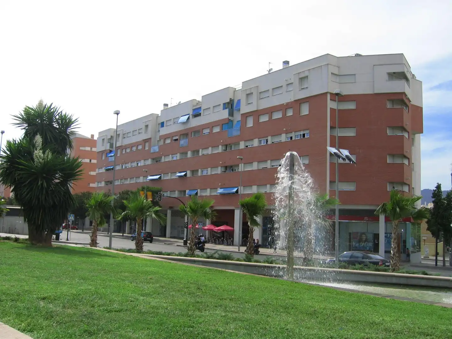 Local de lloguer a Avenida Al-Nasir, 21, Santa Rosa - Valdeolleros Vista exterior de Local de lloguer en Córdoba