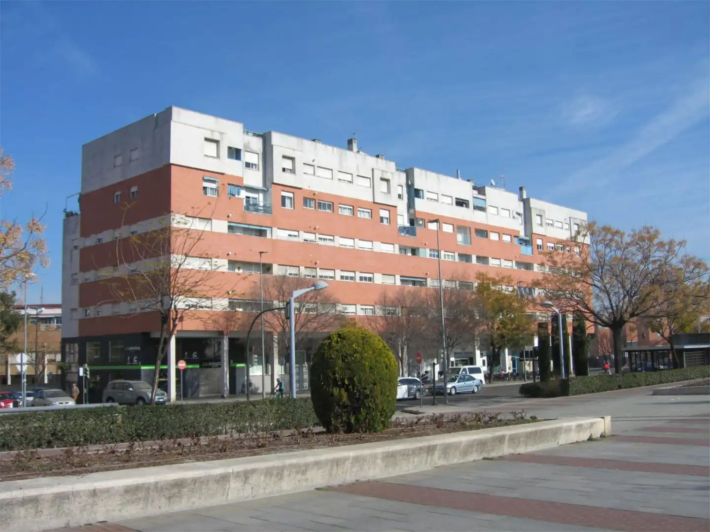 Local de lloguer a Avenida Al-Nasir, 21, Santa Rosa - Valdeolleros Vista exterior de Local de lloguer en Córdoba