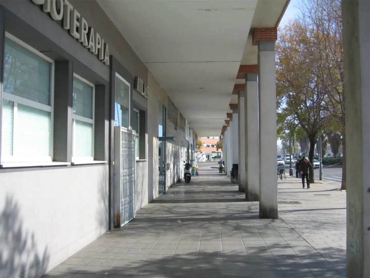 Local de lloguer a Avenida Al-Nasir, 21, Santa Rosa - Valdeolleros Vista exterior de Local de lloguer en Córdoba