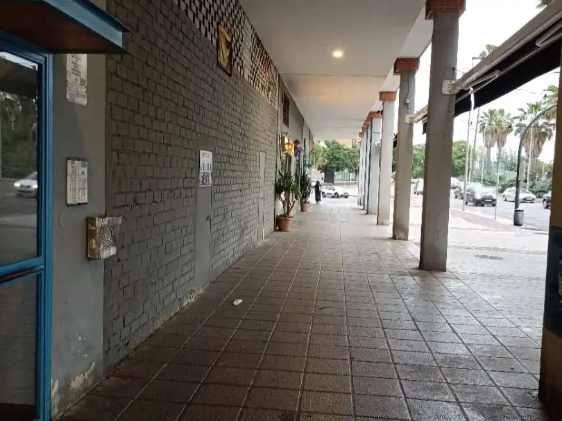 Local de lloguer a Avenida Al-Nasir, 21, Santa Rosa - Valdeolleros Local de lloguer en Córdoba