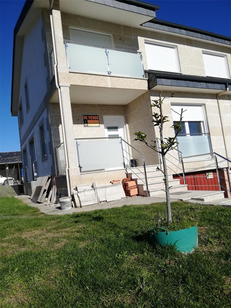 Exterior view of Single-family semi-detached for sale in A Pobra de Trives   with Private garden, Terrace and Storage room