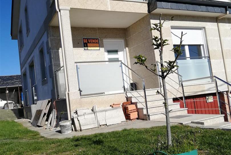 Single-family semi-detached for sale in Avenida América Interior, 2, A Pobra de Trives , Ourense - image 1 Photo 1 of Single-family semi-detached for sale in Avenida América Interior, 2, A Pobra de Trives , Ourense