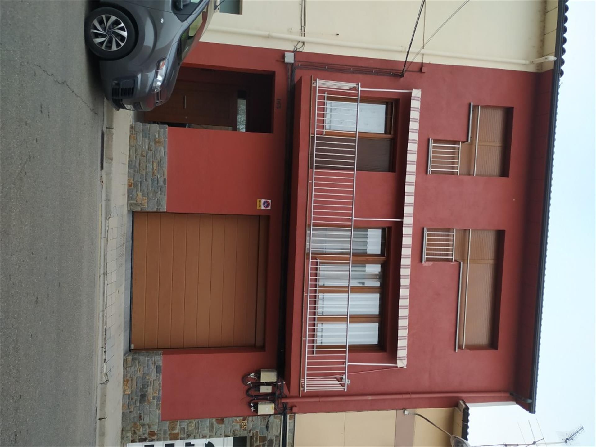 Vista exterior de Casa adosada en venda en Manlleu amb Aire condicionat, Terrassa i Balcó