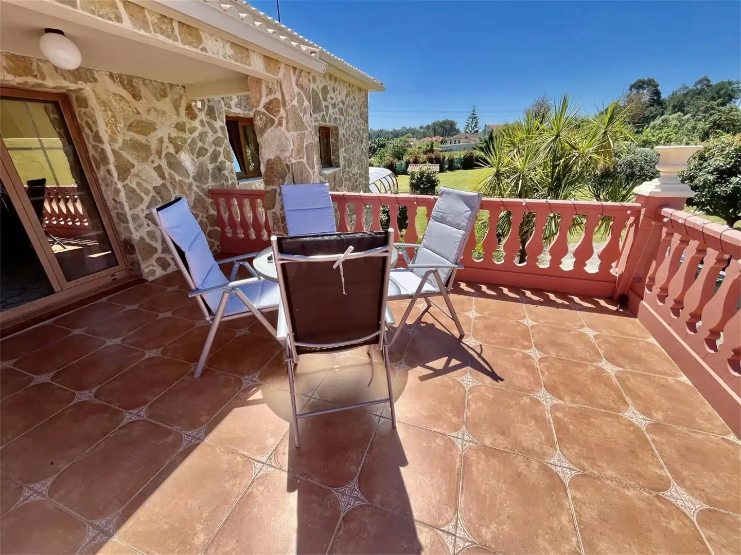 Terrassa de Casa o xalet en venda en Porto do Son amb Calefacció, Jardí privat i Terrassa