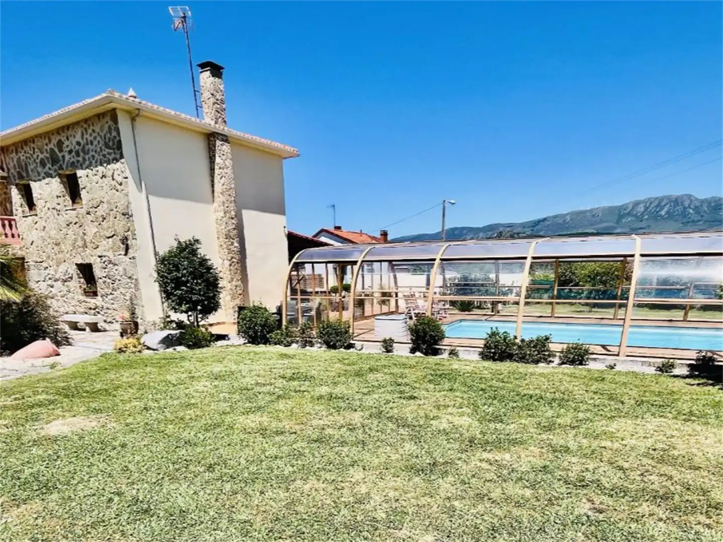 Piscina de Casa o xalet en venda en Porto do Son amb Calefacció, Jardí privat i Terrassa