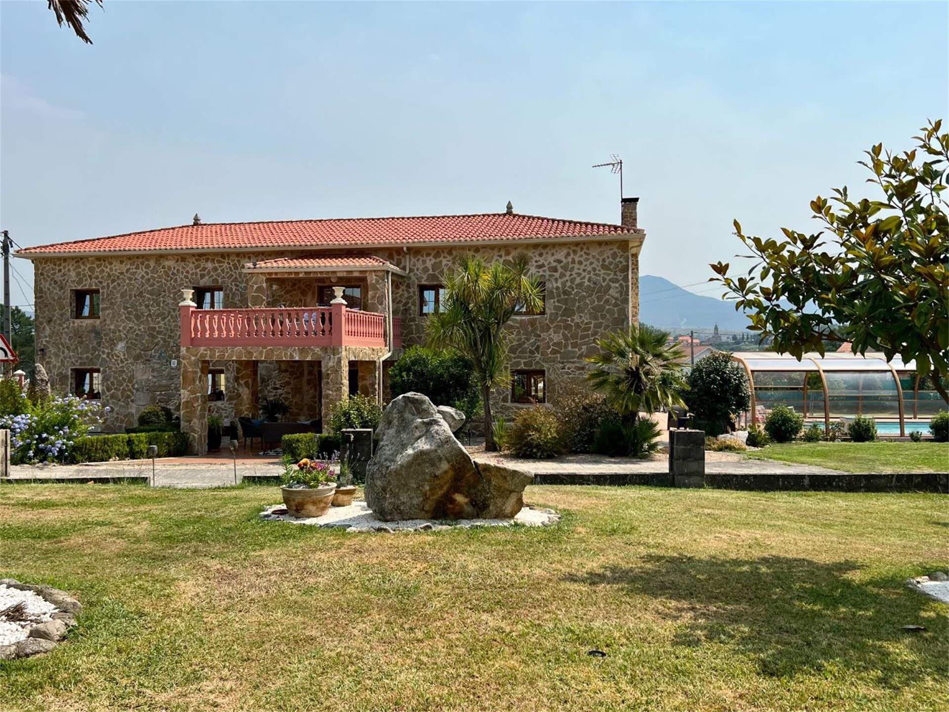 Vista exterior de Casa o xalet en venda en Porto do Son amb Calefacció, Jardí privat i Terrassa