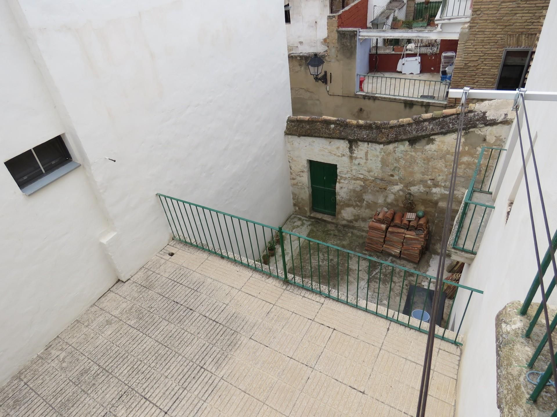Vista exterior de Casa adosada en venda en Tudela amb Calefacció, Terrassa i Moblat
