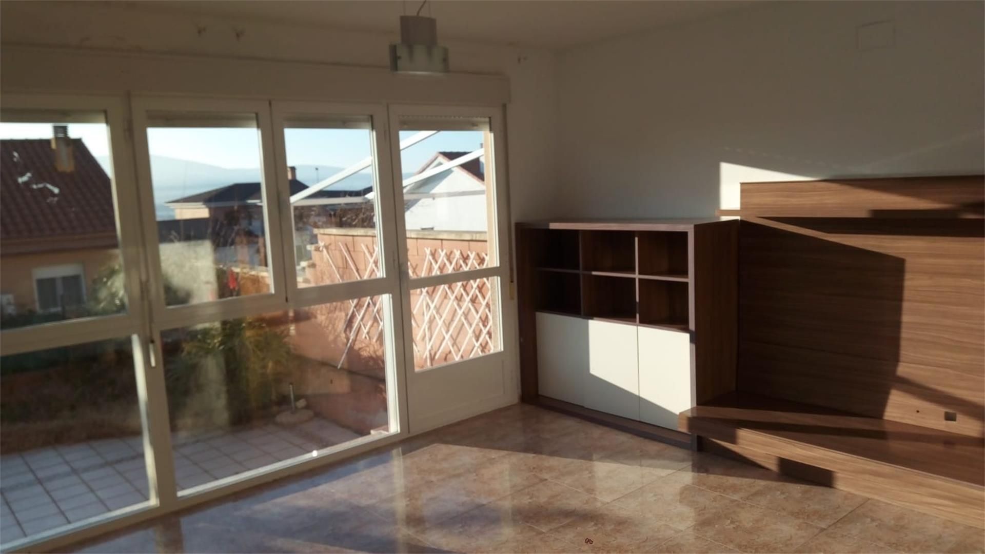 Sala d'estar de Casa o xalet en venda en Plasencia amb Calefacció, Jardí privat i Traster