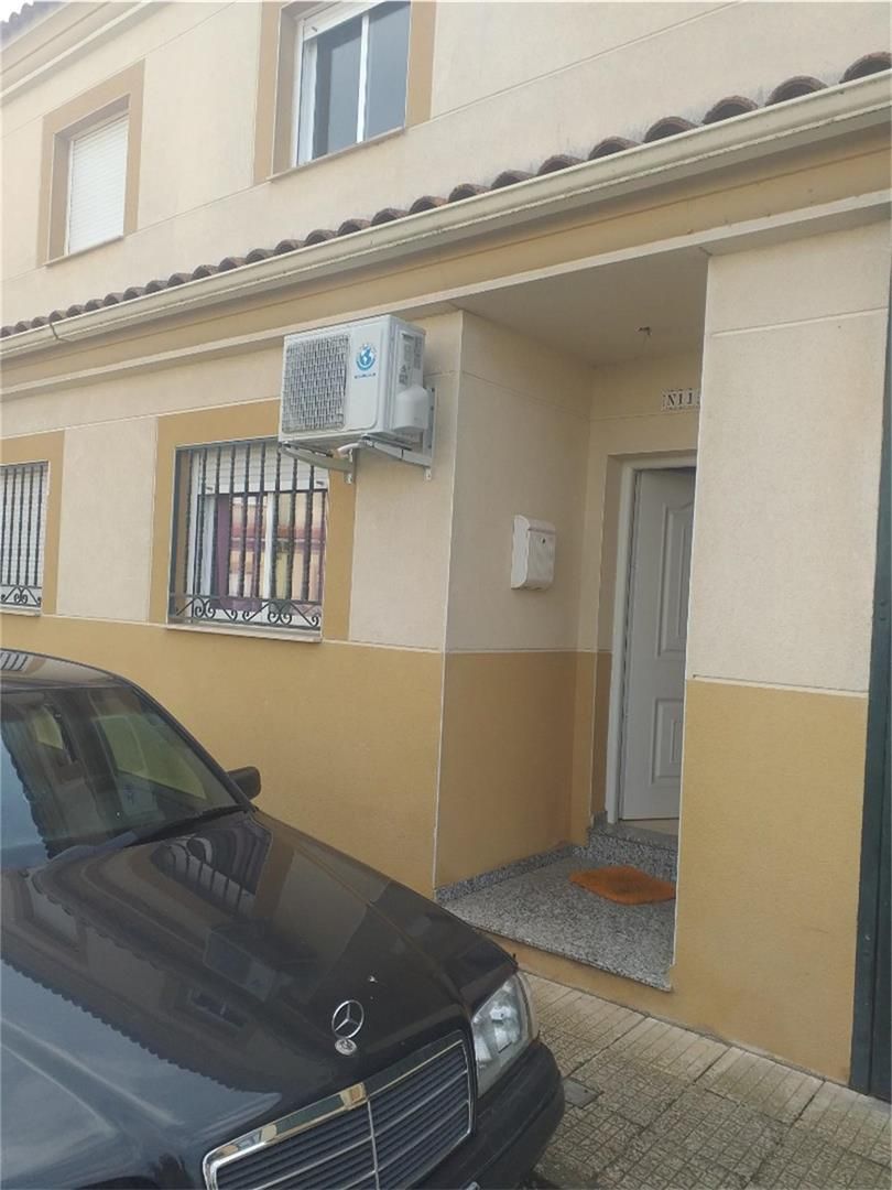 Exterior view of House or chalet for sale in Torreorgaz  with Air Conditioner and Terrace