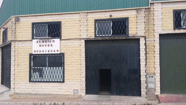 Nave industrial en Venta en Calle Soledad en Aguilar de la Frontera