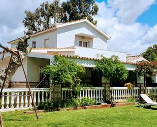 Vista exterior de Casa o xalet en venda en Los Barrios amb Jardí privat, Terrassa i Traster